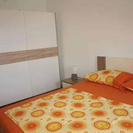 Appartamento In With Sea View, Balcony, Air Conditioning, Wi-fi Slatine